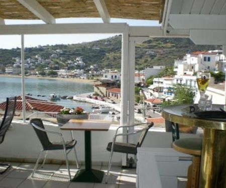 Adonis Guesthouse Batsi Exterior foto