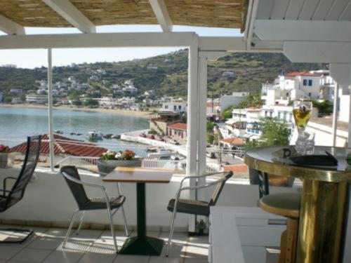 Adonis Guesthouse Batsi Exterior foto